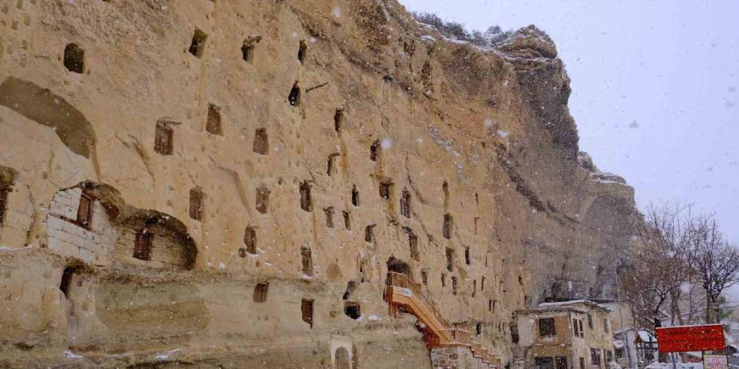 Tarihe ışık tutan köy kar manzarasıyla büyülüyor! Atatürk’ün soyunun buradan geldiğine inanılıyor: Setlerin vazgeçilmezi oluyor 5